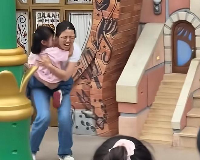 ！兔帽女是否打小孩成最大争议迪士尼情侣现身医院伤势成疑(图6)
